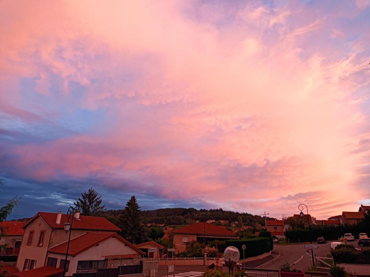 Les Pierres Folles Bed & Breakfast Rozier-en-Donzy Eksteriør bilde