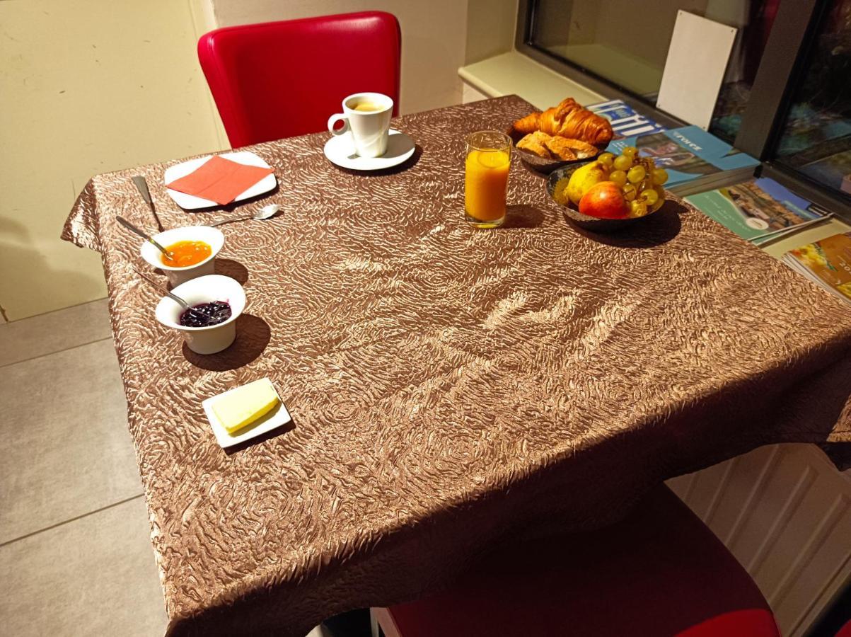 Les Pierres Folles Bed & Breakfast Rozier-en-Donzy Eksteriør bilde