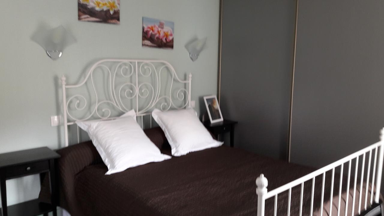 Les Pierres Folles Bed & Breakfast Rozier-en-Donzy Eksteriør bilde